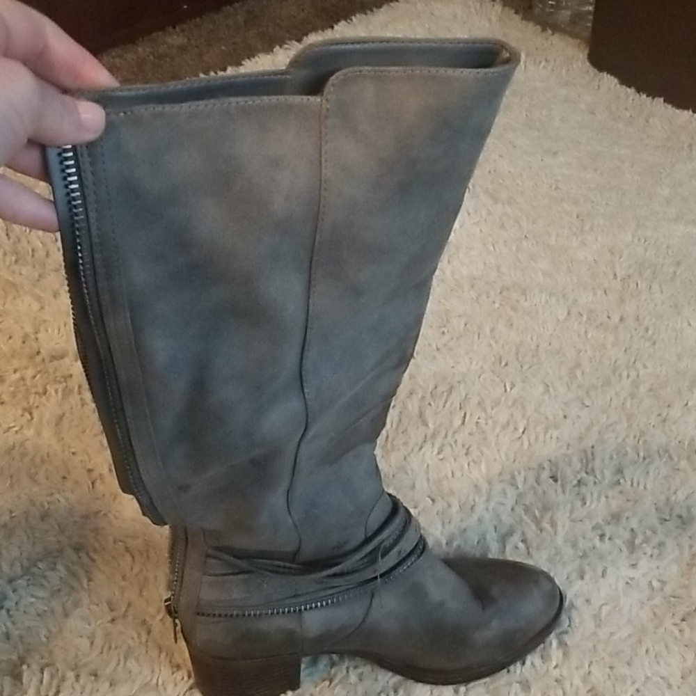 Grey boots